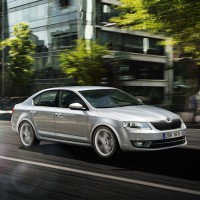 Škoda Octavia: спереди справа